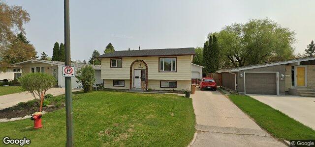 Larawan ng 14 Blue Spruce Crescent sa Winnipeg, Manitoba