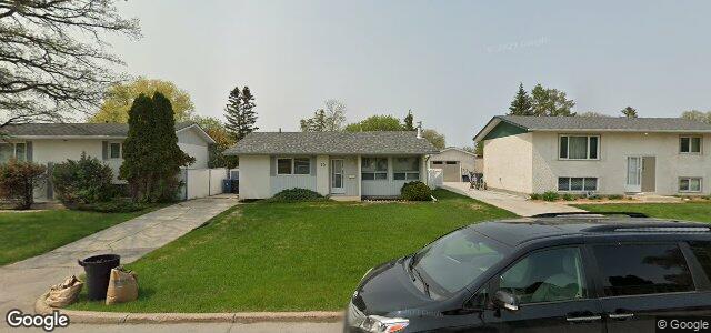 Larawan ng 15 Blue Spruce Crescent sa Winnipeg, Manitoba