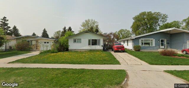 Larawan ng 211 Riel Avenue sa Winnipeg, Manitoba
