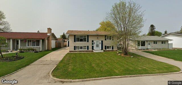 Photo of 27 Blue Spruce Crescent in Winnipeg, Manitoba