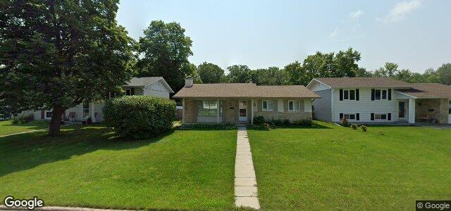 Larawan ng 300 Riel Avenue sa Winnipeg, Manitoba