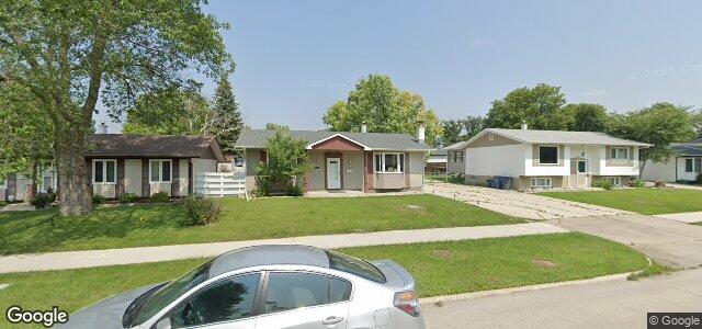 Larawan ng 303 Riel Avenue sa Winnipeg, Manitoba