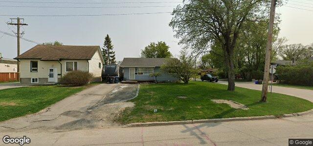 Larawan ng 32 Riel Avenue sa Winnipeg, Manitoba