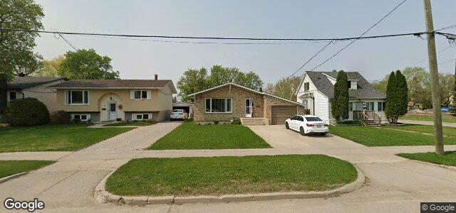Larawan ng 39 Riel Avenue sa Winnipeg, Manitoba