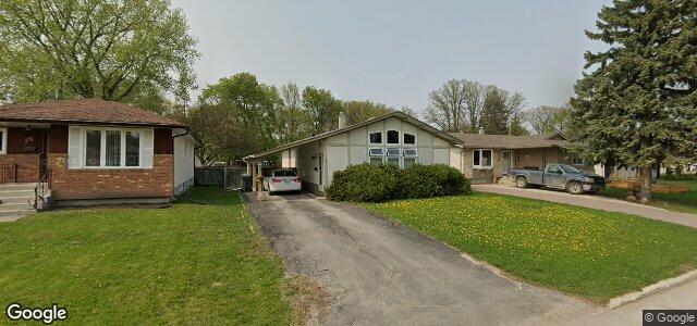 Larawan ng 75 Robertson Crescent sa Winnipeg, Manitoba