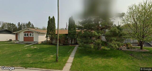 Larawan ng 82 Robertson Crescent sa Winnipeg, Manitoba