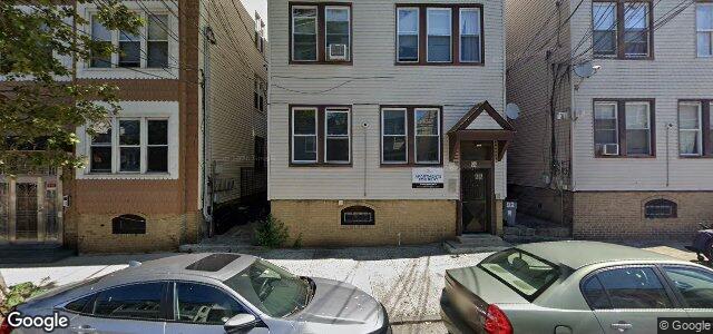 Larawan ng 94 Woodlawn Avenue sa Winnipeg, Manitoba