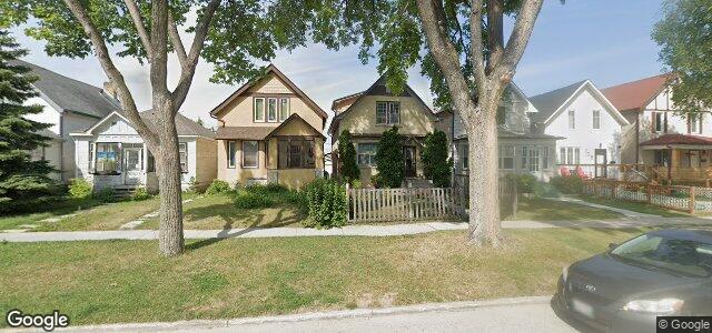 Larawan ng 704 Strathcona Street sa Winnipeg, Manitoba