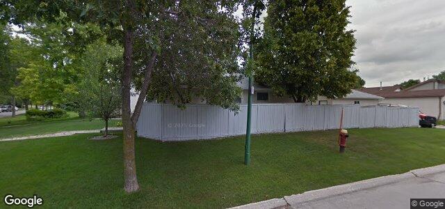 Larawan ng 110 Cedargrove Crescent sa Winnipeg, Manitoba