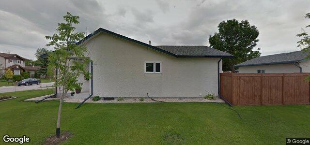 Larawan ng 66 Sims Crescent sa Winnipeg, Manitoba