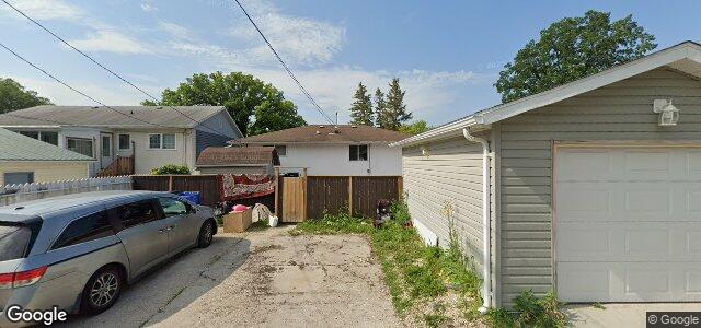 Larawan ng 689 Prince Rupert Avenue sa Winnipeg, Manitoba