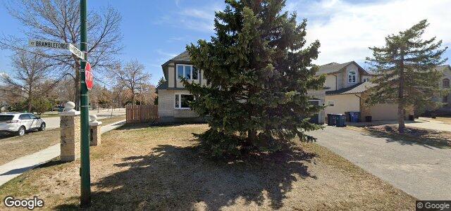 Larawan ng 2 Brambleforde Crescent sa Winnipeg, Manitoba