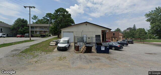 Larawan ng 235 Oak Street sa Winnipeg, Manitoba