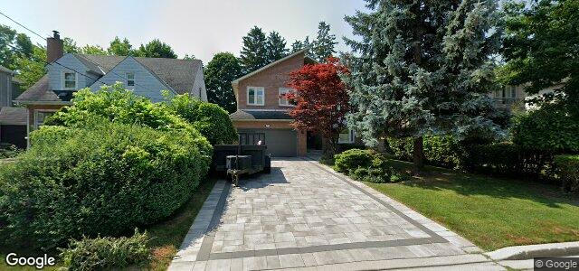 Larawan ng 111 Hillcrest Avenue sa Winnipeg, Manitoba