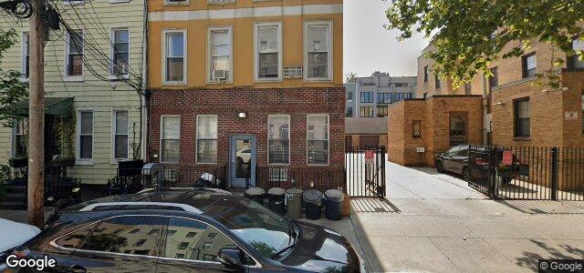 Photo of 152 Dupont Street in Winnipeg, Manitoba