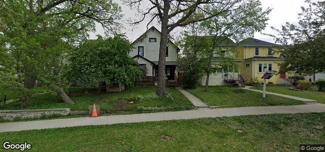Photo of 208 Braemar Avenue in Winnipeg, Manitoba