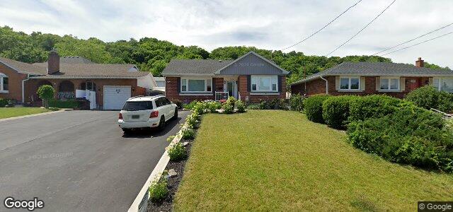 Larawan ng 100 Ferndale Avenue sa Winnipeg, Manitoba