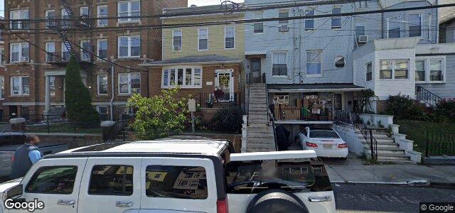 Larawan ng 205 Claremont Avenue sa Winnipeg, Manitoba