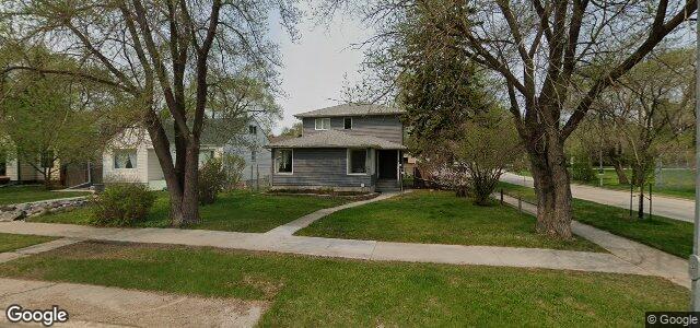 Larawan ng 211 Pinedale Avenue sa Winnipeg, Manitoba