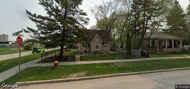 Larawan ng 212 Pinedale Avenue sa Winnipeg, Manitoba