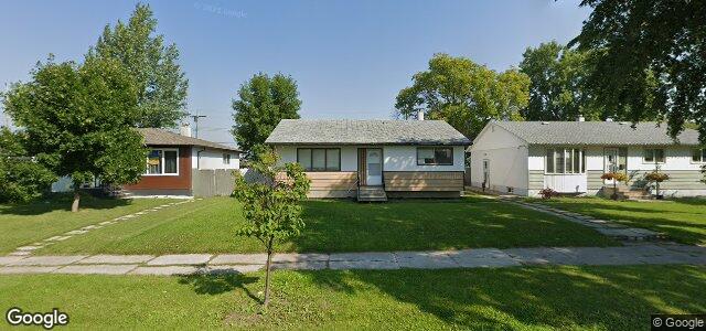 Larawan ng 15 Whiteshell Avenue sa Winnipeg, Manitoba