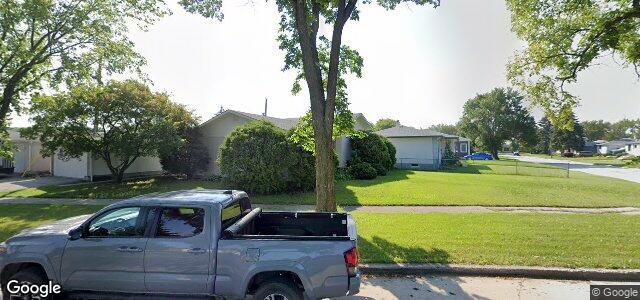 Larawan ng 40 Whiteshell Avenue sa Winnipeg, Manitoba