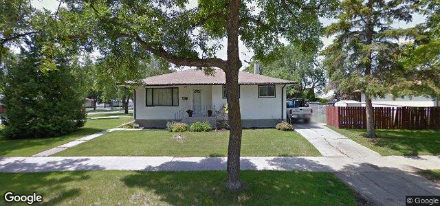 Larawan ng 701 Kildare Avenue W sa Winnipeg, Manitoba