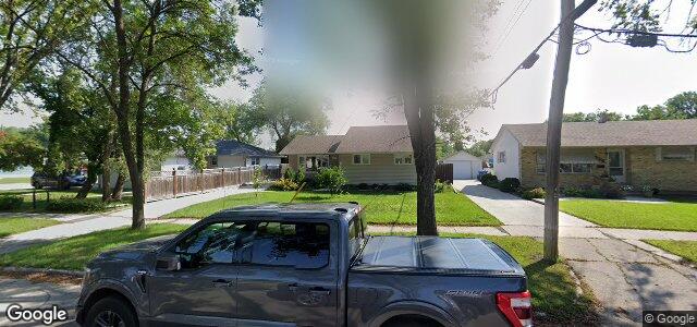 Larawan ng 704 Brewster Street sa Winnipeg, Manitoba