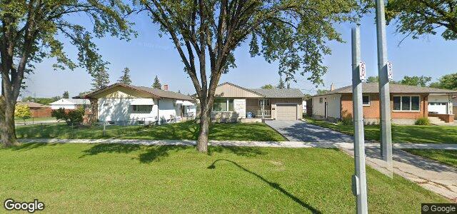 Larawan ng 705 Kildare Avenue W sa Winnipeg, Manitoba