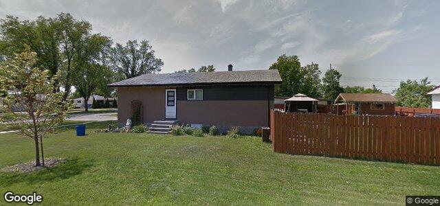 Larawan ng 709 Kildare Avenue W sa Winnipeg, Manitoba