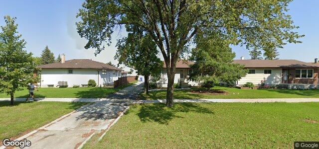 Larawan ng 713 Kildare Avenue W sa Winnipeg, Manitoba