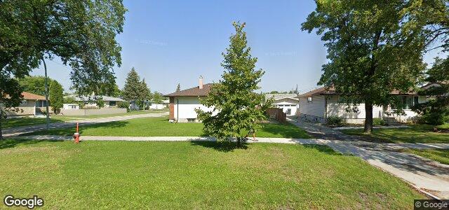 Larawan ng 715 Kildare Avenue W sa Winnipeg, Manitoba