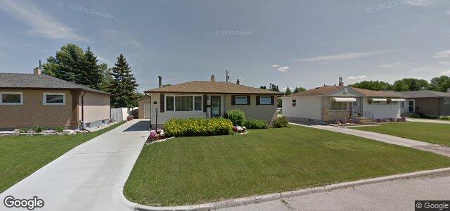 Photo of 8 Berwyn Bay in Winnipeg, Manitoba