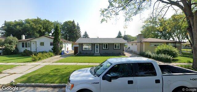 Larawan ng 90 Whiteshell Avenue sa Winnipeg, Manitoba