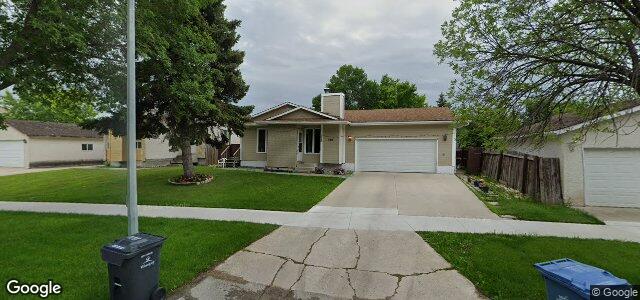 Larawan ng 100 Grandmont Boulevard sa Winnipeg, Manitoba