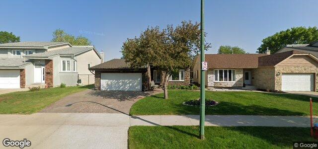 Larawan ng 176 Point West Drive sa Winnipeg, Manitoba