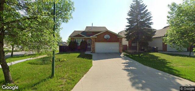 Larawan ng 2 Denman Crescent sa Winnipeg, Manitoba