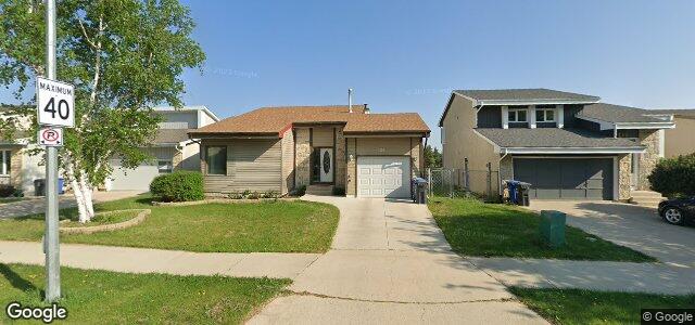 Photo of 208 Point West Drive in Winnipeg, Manitoba