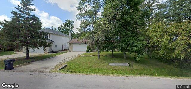 Larawan ng 1004 Charleswood Road sa Winnipeg, Manitoba