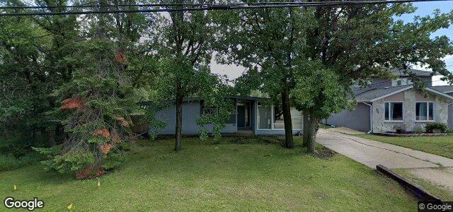 Larawan ng 1011 Charleswood Road sa Winnipeg, Manitoba
