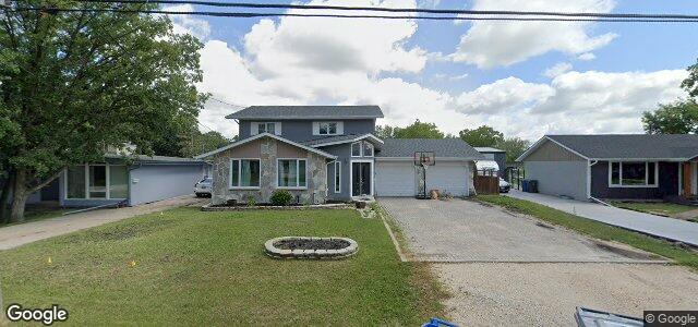 Larawan ng 1015 Charleswood Road sa Winnipeg, Manitoba