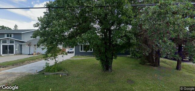 Larawan ng 1019 Charleswood Road sa Winnipeg, Manitoba