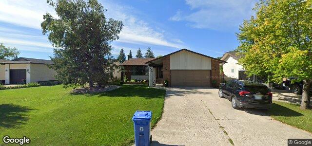 Larawan ng 100 Pennefather Bay sa Winnipeg, Manitoba