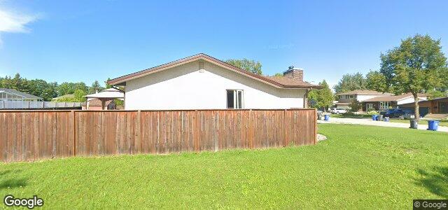 Larawan ng 104 Pennefather Bay sa Winnipeg, Manitoba