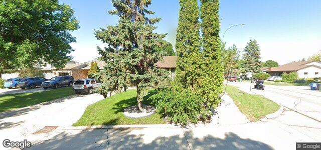 Larawan ng 2 Douglas Lawrence Bay sa Winnipeg, Manitoba