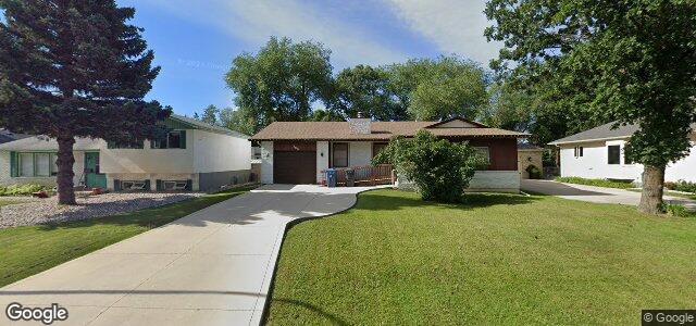 Larawan ng 300 Strood Avenue sa Winnipeg, Manitoba