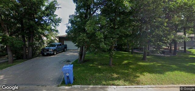 Larawan ng 303 Bonner Avenue sa Winnipeg, Manitoba