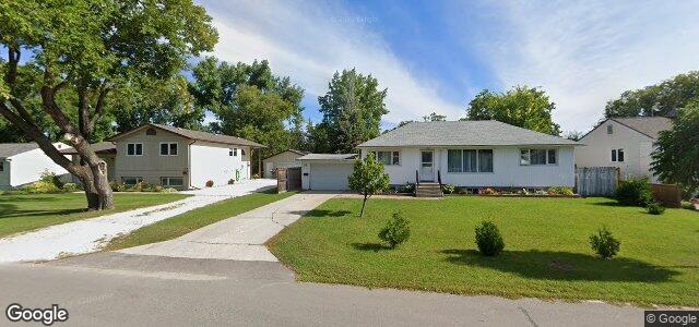 Larawan ng 303 Strood Avenue sa Winnipeg, Manitoba