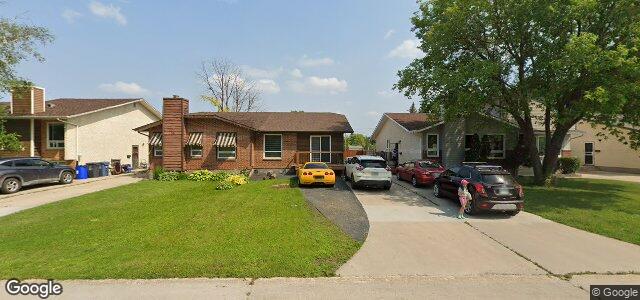 Larawan ng 32 Malcana Street sa Winnipeg, Manitoba