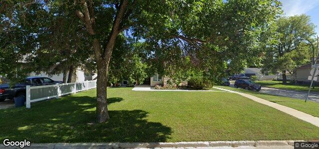 Larawan ng 325 Knowles Avenue sa Winnipeg, Manitoba